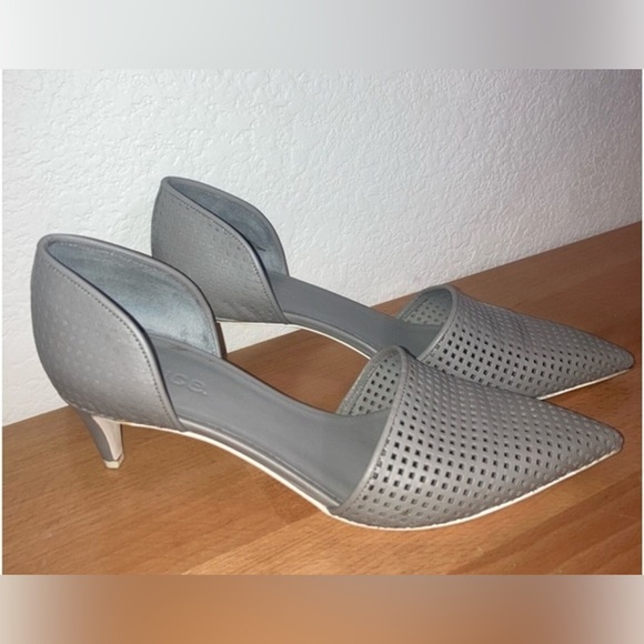 VINCE Mesh perforated Pointy gray leather kittens mid  heels. Size 7 - Picture 12 of 14